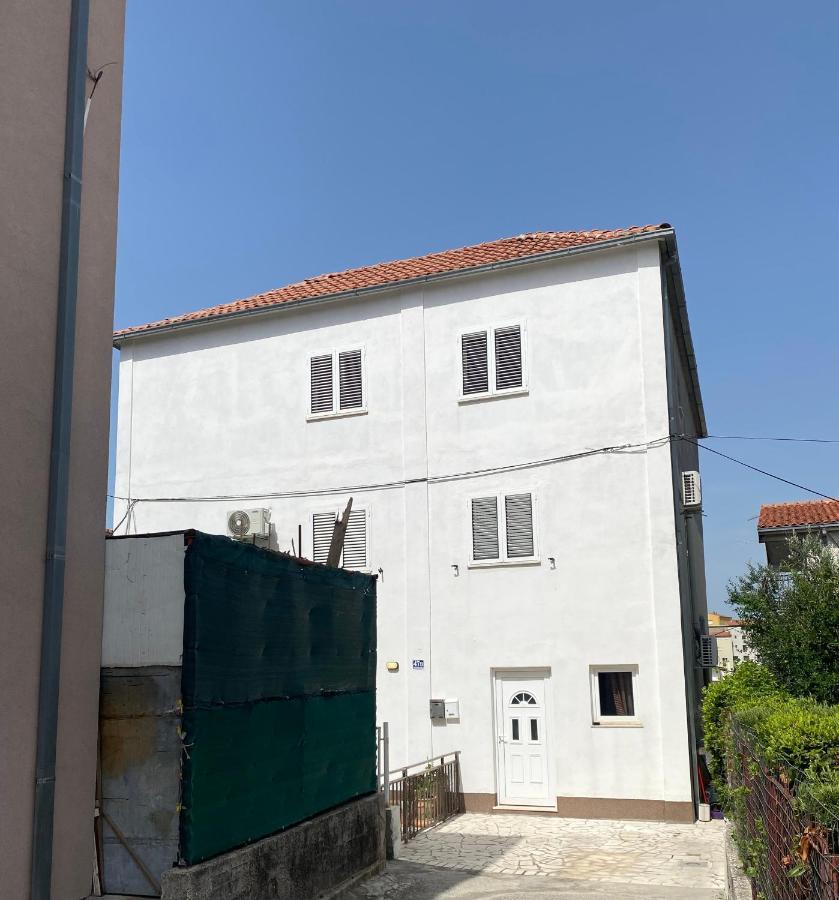 Apartman 4 Kilometar To City Centar Split Bagian luar foto