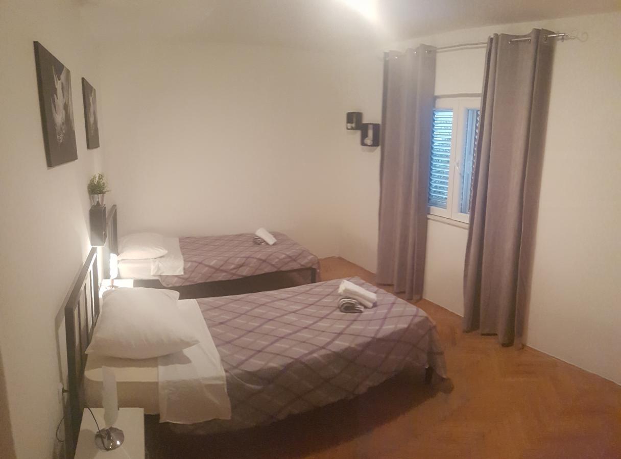 Apartman 4 Kilometar To City Centar Split Bagian luar foto